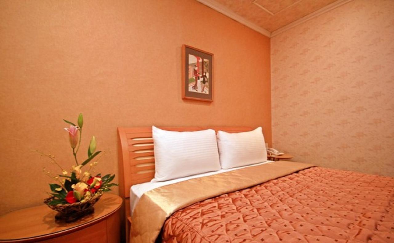 Red Cabin Inn Тайбей Екстер'єр фото